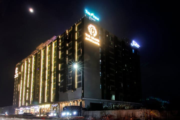 Moon @ Skyline Studio Apartments - Image 5