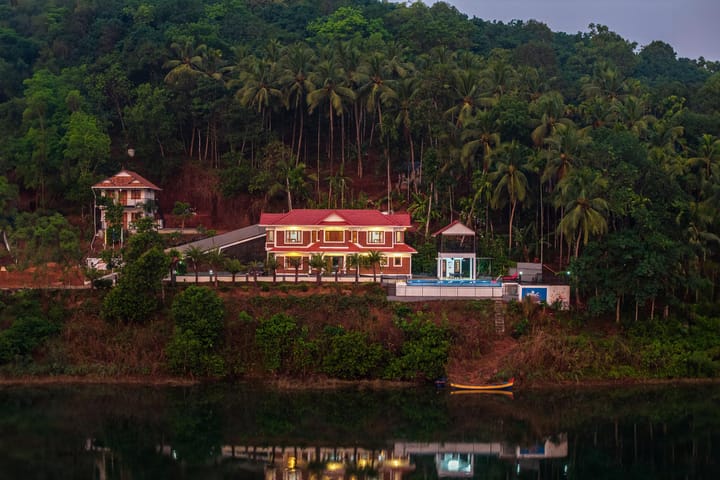 Lagoons Villa - Peruvannamuzhi