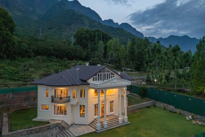 Charm @ Palais Vienna - Image 3