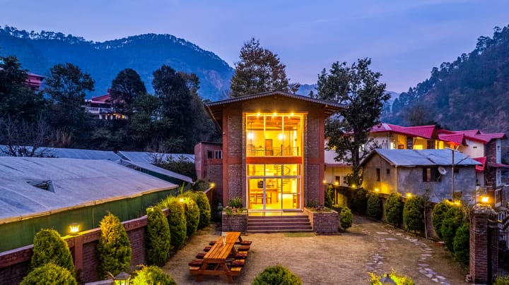 Casa Gaula | 4-BHK Cottage with  Lawn and Outdoor Sit-Out | 20 mins away from Bhimtal Lake