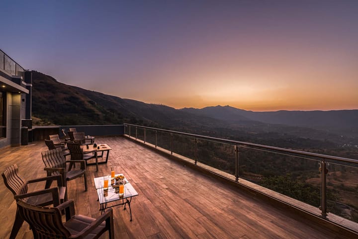 Eyes On The Lake - Bhor