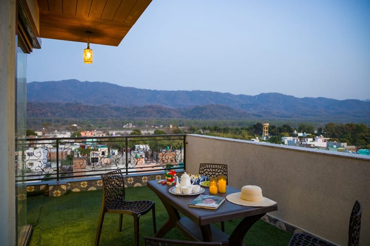 BYDM The Sky Heaven | Charming Pet-friendly 4-BHK Penthouse 15 Min from Triveni Ghat With Balcony, Bar & Lift - Image 2