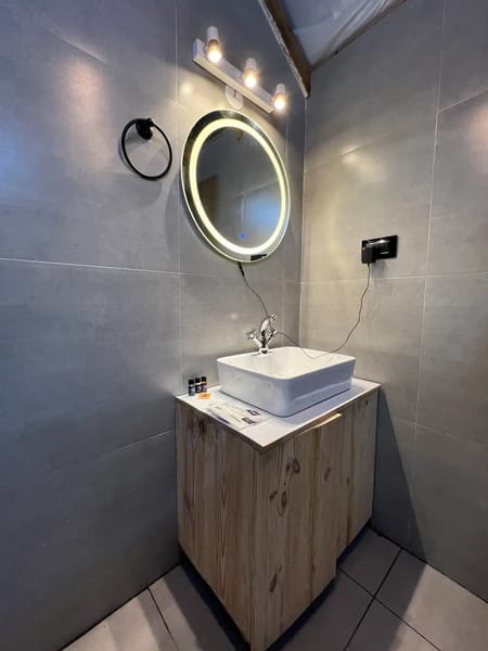 Luar Chalet, Itsy Bitsy Cabin - Image 3