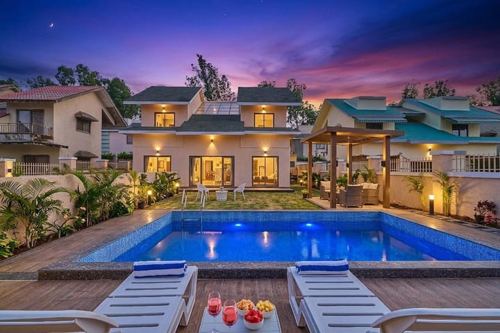 Mooncrest Manor