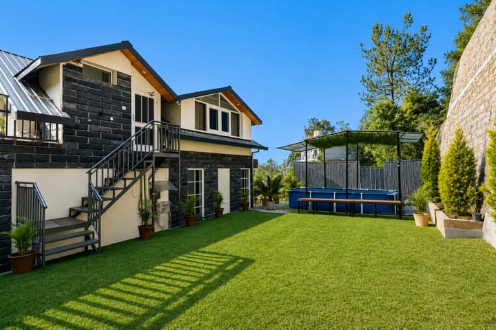 Gable Pine Peaks | Pet-friendly 5-BHK Apartment With Pvt Sit-out Area, Plunge Pool & Lawn Amid Mountains
