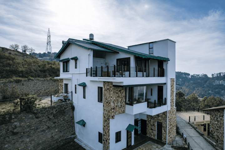 SnowPeak Villa | 3-BHK Pet-friendly Hideaway with Sit-Outs & Glass Patio, Garden &Hill Views