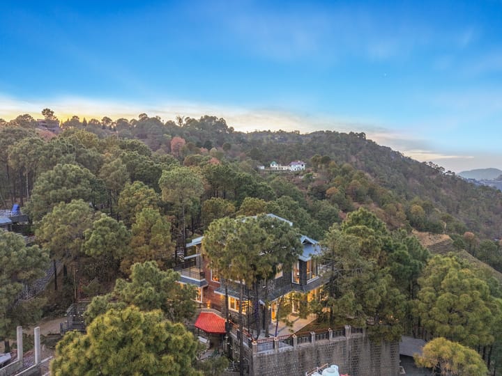 Kavya Villa | 4-BHK Pet-friendly Villa With Lounge, Game Zone, Sit-Out Areas & Panoramic Views in Kasauli Hills