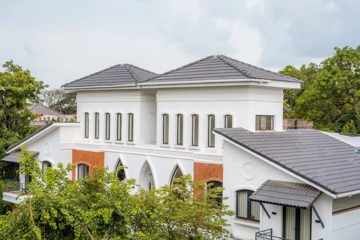 Laguna Pulse | Luxe Pet-friendly 4-BHK Retreat With Private Pool, Garden & Bar - Image 3