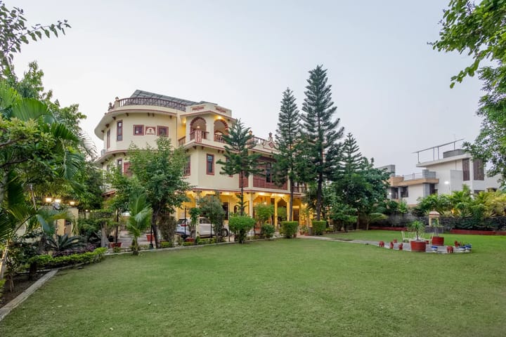Abhimanyu Mansion Sapphire | 4-BHK Heritage Haveli With Outdoor Dining Area & Garden in City Centre