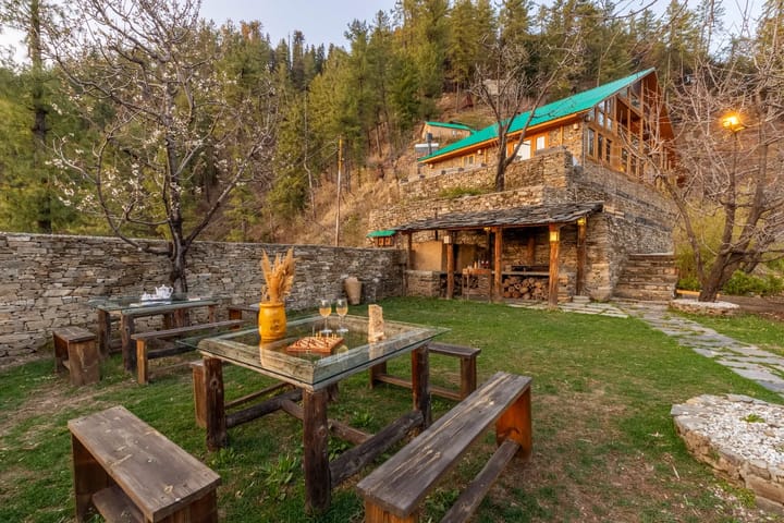 Skylounge | Pet-friendly Traditional 4-Bedroom Retreat With Sauna & Garden Near Haku Temple