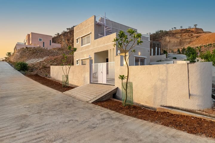 Shourya Zenna | 3-BHK | Pvt Pool & Garden | Terrace | Scenic Views - Image 3