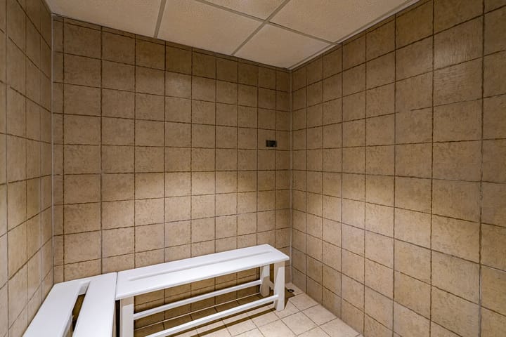 Pashmina @ Gauhar w/ Indoor Jacuzzi - Image 5