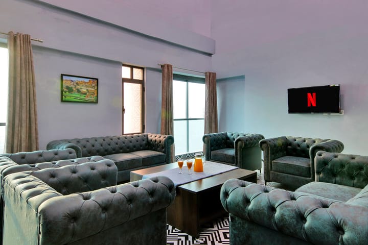 Sepia @ Skyline Studio Apartments