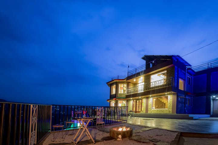 Pine Shadow Fuchsia | Pet-friendly Hillside Retreat With Picturesque Balcony & Restaurant - Image 2