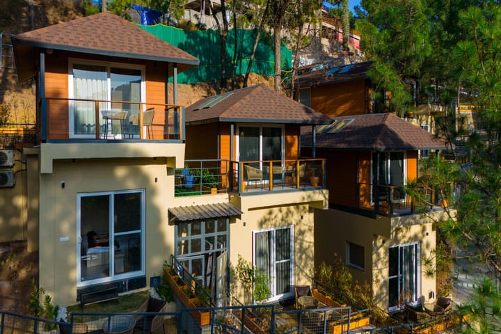 Sirmour Baag Rose | Cosy Pet-friendly Hill Cottage With Balcony, Common Garden & Restaurant - Image 4