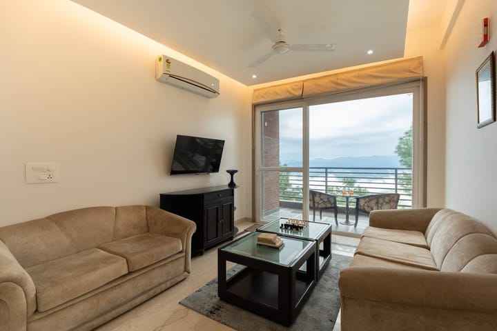 Opalite @ The Elmstone - Image 2