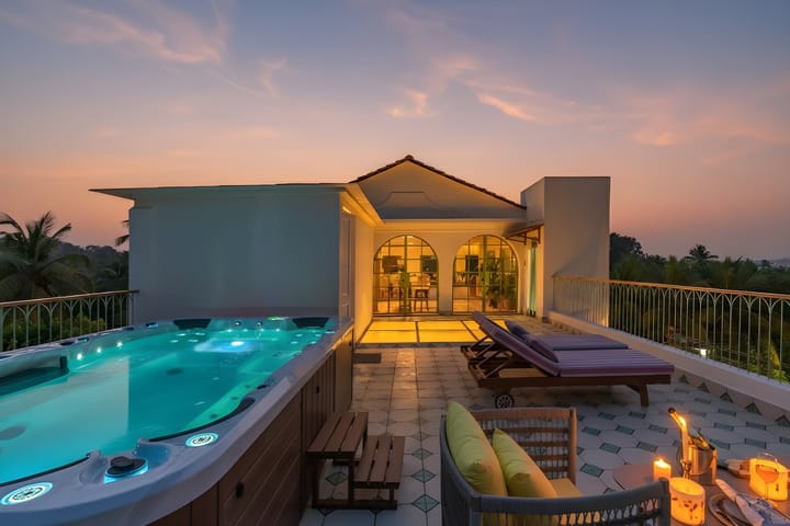 Moonstone Villa w/ Pool & Rooftop Jacuzzi - Image 3