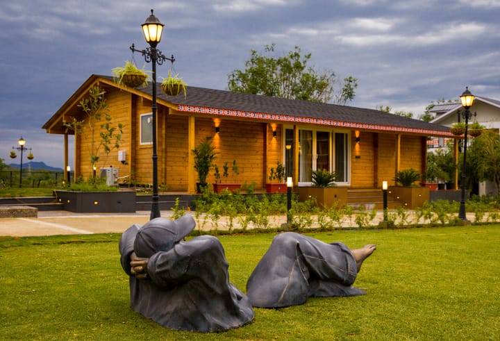 Esh Cottages Moss | Hilltop 2-BHK Retreat with Open-air Jacuzzi, Shared Garden, Pool & Cosy Lounge - Image 3