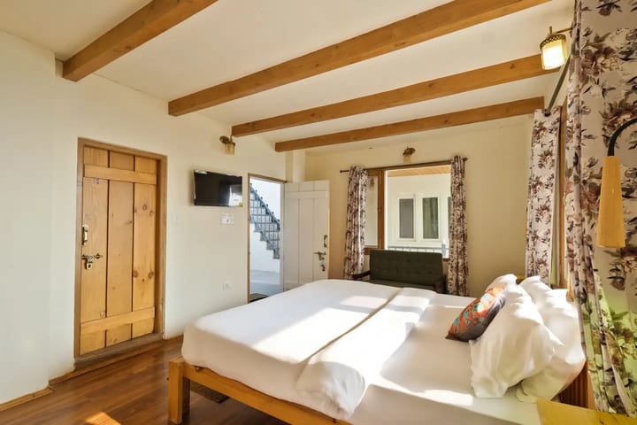 Theog Chalet Stay with Stunning view - Image 3