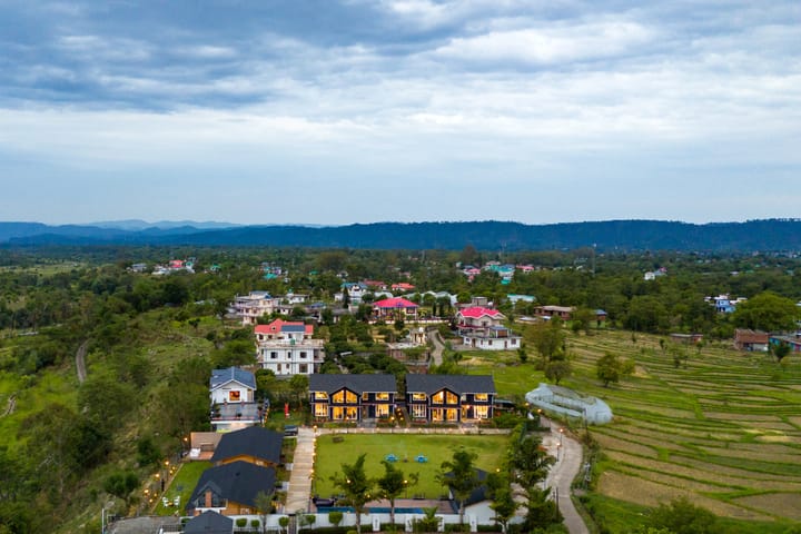 Esh Cottages Birch | Hillside 4-BHK Hideaway With Lush Garden, Common Pool, & Gaming Zone - Image 2