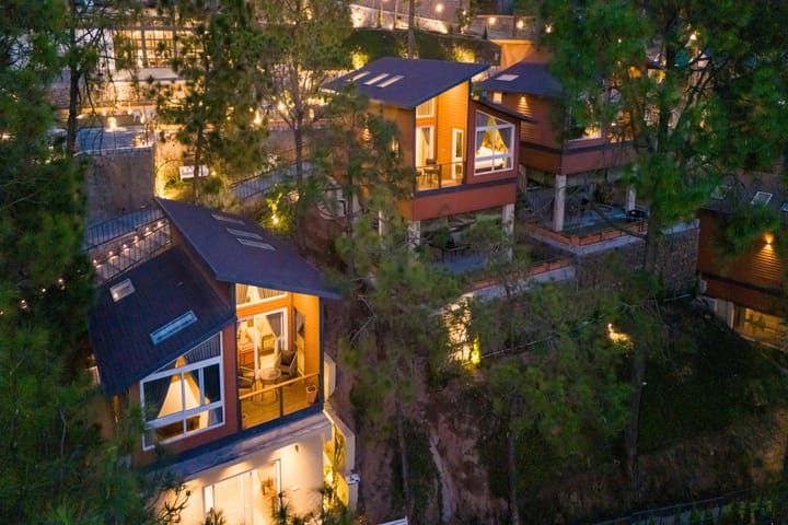 Sirmour Baag Cherry | A Pet-Friendly Cottage With Balcony, Common Garden & Restaurant