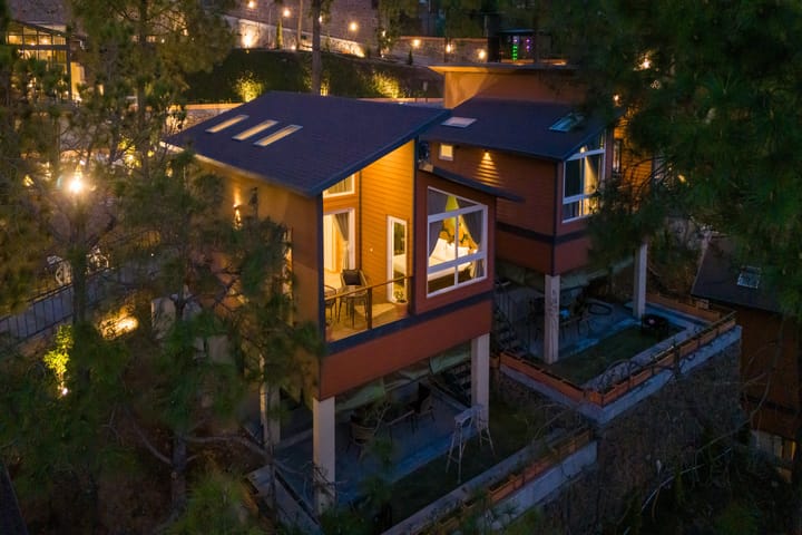  Sirmour Baag Rose | Cosy Pet-friendly Hill Cottage With Balcony, Common Garden & Restaurant 