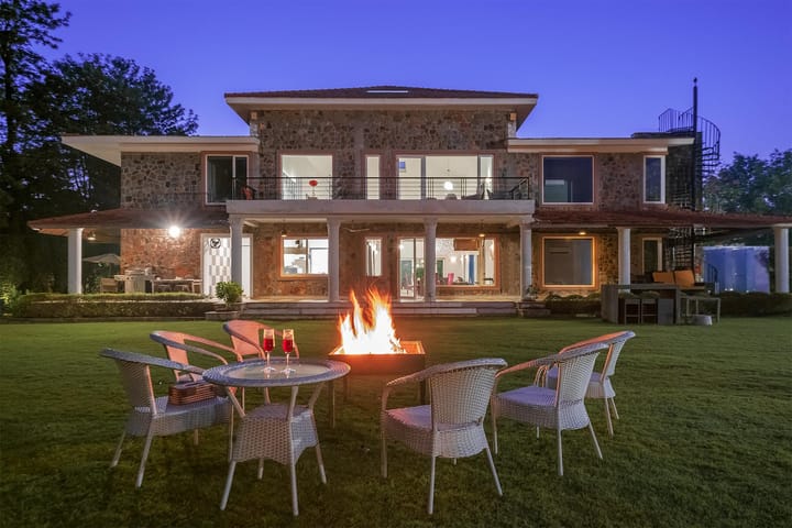 The Banyan Abode w/ Outdoor Pool - Manesar - Image 5