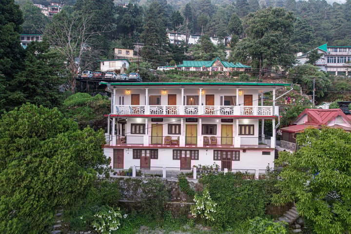 Headingly Suites | Lake-Facing 2-Room Retreat Just Above Mall Road - Image 4