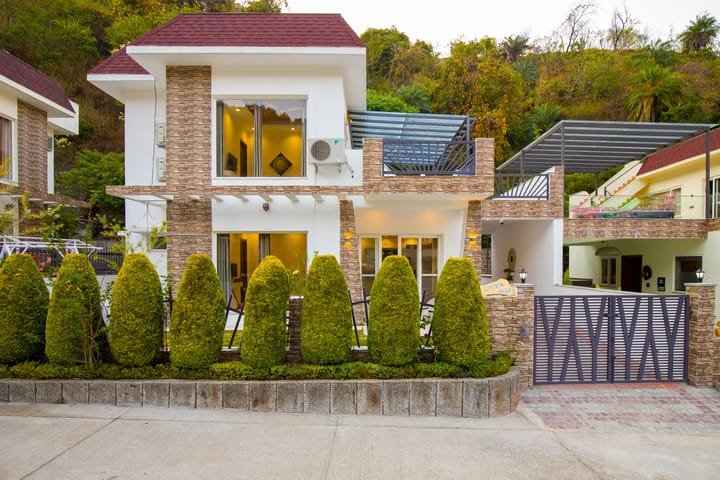 Serenita Abode | Escape With Plunge Pool, Garden & Terrace Near Sahastradhara