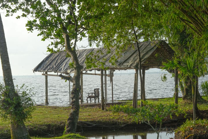 Vembanad House | Lakeside Heritage 4-Bedroom Retreat with Garden & Outdoor Sitting Area - Image 4