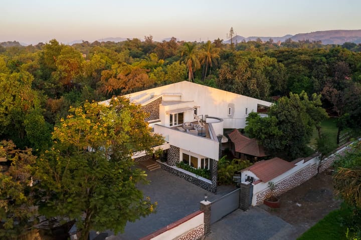 The Grey Medley - Image 4