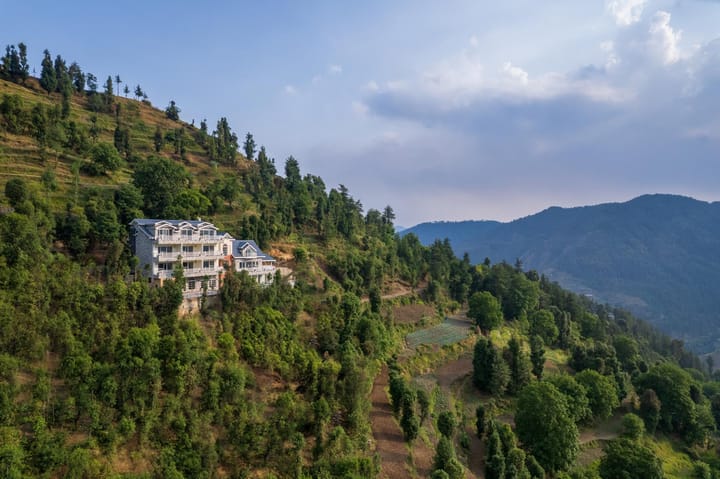The Mohru Estate - Chail w/ Heated Pool