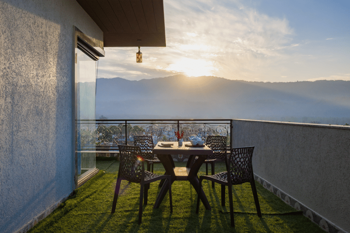 BYDM The Sky Heaven | Charming Pet-friendly 4-BHK Penthouse 15 Min from Triveni Ghat With Balcony, Bar & Lift - Image 5