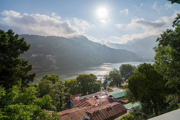 Headingly Suites | Lake-Facing 2-Room Retreat Just Above Mall Road - Image 3