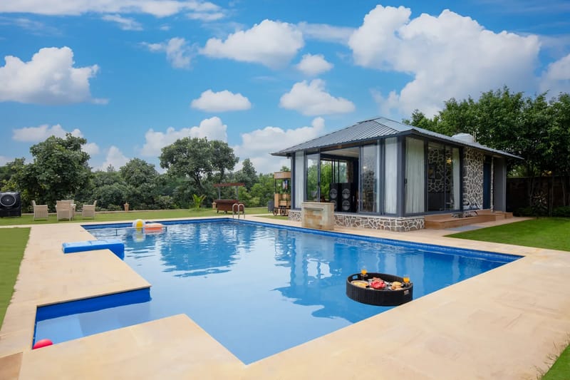 Kaimalgarh Farmstay | Pet–friendly 5-BHK Retreat With Pond, Private Pool, Gazebo & Garden – photo 1