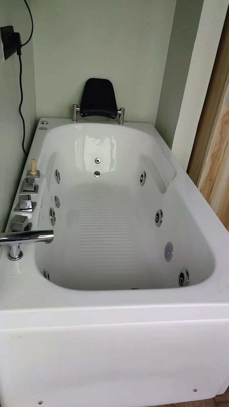 Nest by The Kiana W/ Indoor Jacuzzi – photo 19