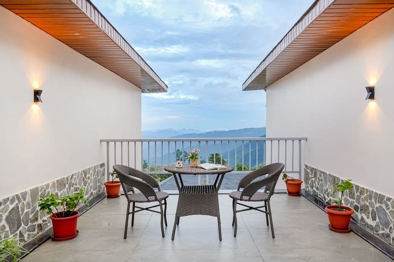 Himalayan Escape Calmara Cottage | 1 Hillside with Bathtub, Kitchenette, Shared Garden, Terrace & Views – photo 10