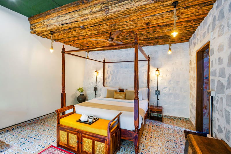 Granny’s Den | 1- Pet-friendly Suite  With Jacuzzi, Shared Pool, Restaurant & Gazebo by the River – photo 46