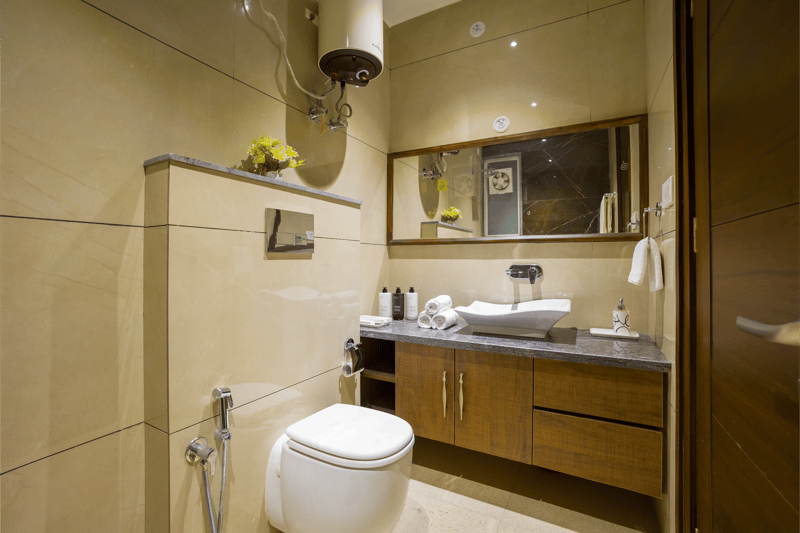 BYDM The Sky Heaven | Charming Pet-friendly 4-BHK Penthouse 15 Min from Triveni Ghat With Balcony, Bar & Lift – photo 42