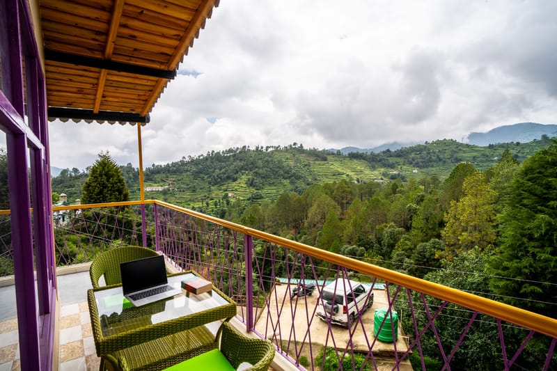 Adrushya | Cosy 1-Room Stay with Hill Views, Karaoke Lounge & Restaurant – photo 9