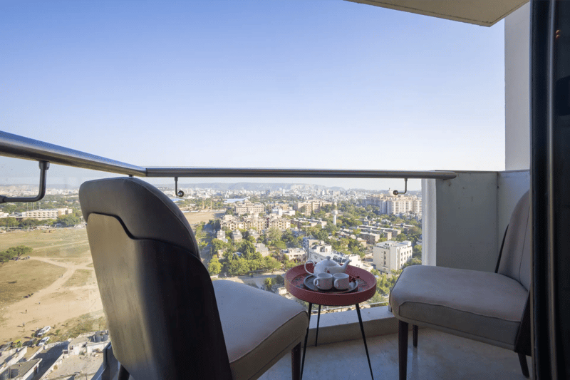 Manhattan 1804 | 3-BHK Penthouse With Stunning Views, Office & Stylish Bar – photo 26