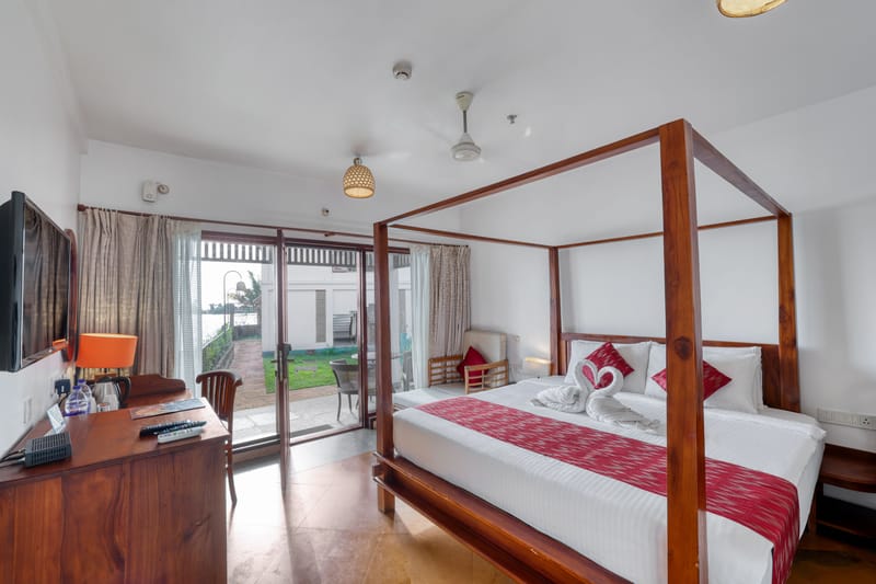 Paloma Back Water Resort | Tranquil Suite by the Backwaters with Shared Pool, Banquet, Spa & Restaurant – photo 17