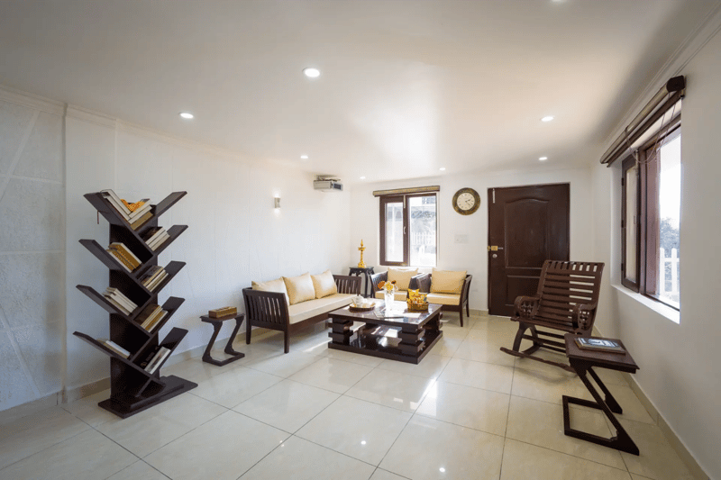 Madhuram Villa | Pet-Friendly 5-BHK Hillside Retreat With Garden & Balcony – photo 13