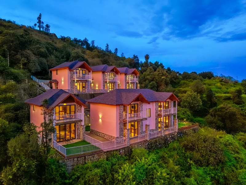 Himalayan Escape Calmara Cottage | 1 Hillside with Bathtub, Kitchenette, Shared Garden, Terrace & Views – photo 35