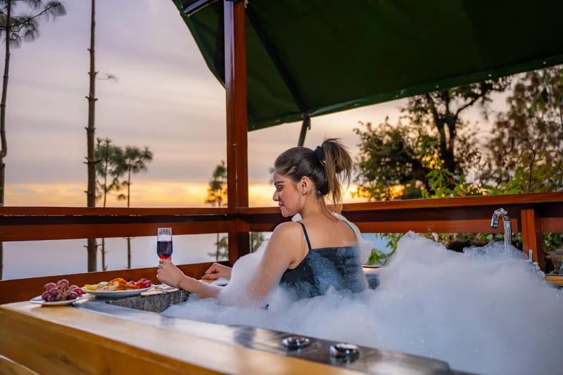 The Kingfisher Treehouse With Jacuzzi – photo 11