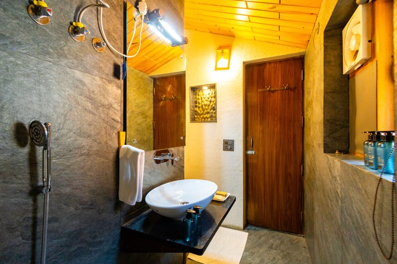 Granny’s Den | 2-Room Senior-Citizen Friendly & Pet- Welcoming Suite With Shared Pool, Restaurant & Gazebo by the River – photo 27