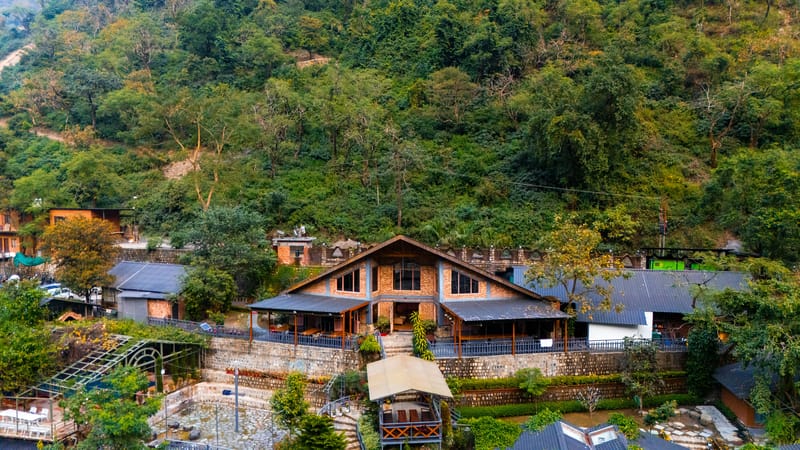 Granny’s Den | 1- Pet-friendly Suite  With Jacuzzi, Shared Pool, Restaurant & Gazebo by the River – photo 2