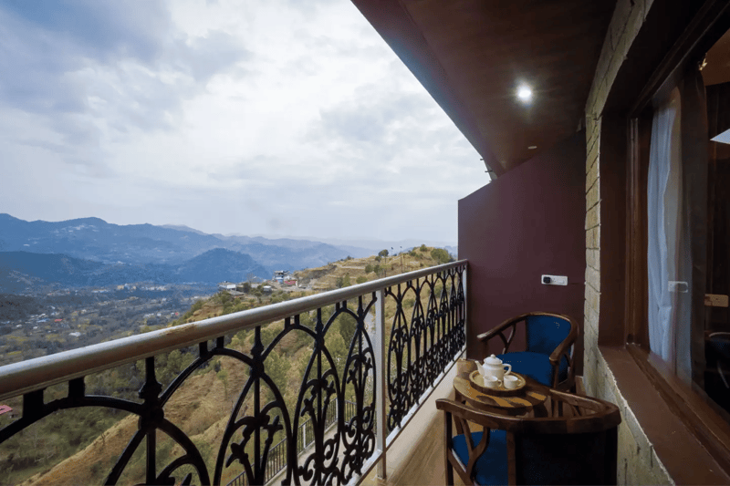 Pine Shadow Fuchsia | Hillside Retreat With Picturesque Balcony & Restaurant – photo 6
