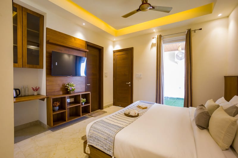 BYDM The Sky Heaven | Charming Pet-friendly 4-BHK Penthouse 15 Min from Triveni Ghat With Balcony, Bar & Lift – photo 39