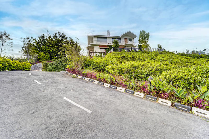 Heaven Hill View | Elegant 2-BHK Hill Retreat With Garden & Balcony – photo 37